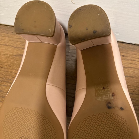Navy and Pink Tory Burch Pumps in 7.5 Great Condition - Picture 4 of 6